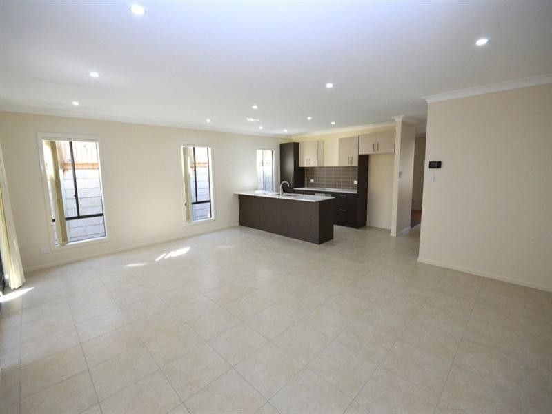 11 Poppy Crescent, Springfield Lakes QLD 4300