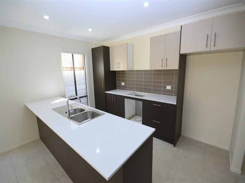 11 Poppy Crescent, Springfield Lakes QLD 4300