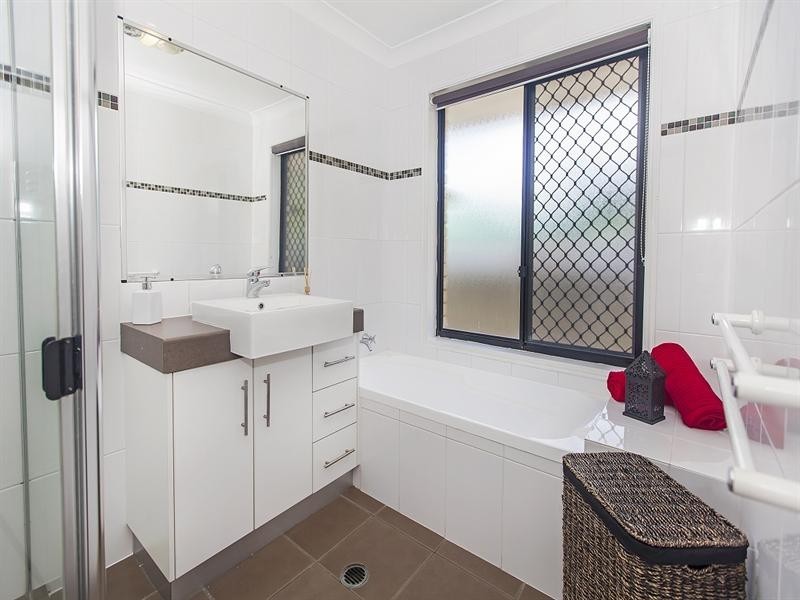 20 Rosa Court, Camira QLD 4300