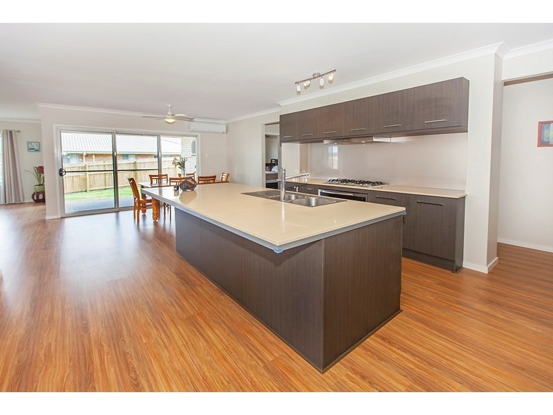 27 Wild Iris Terrace, Springfield Lakes QLD 4300