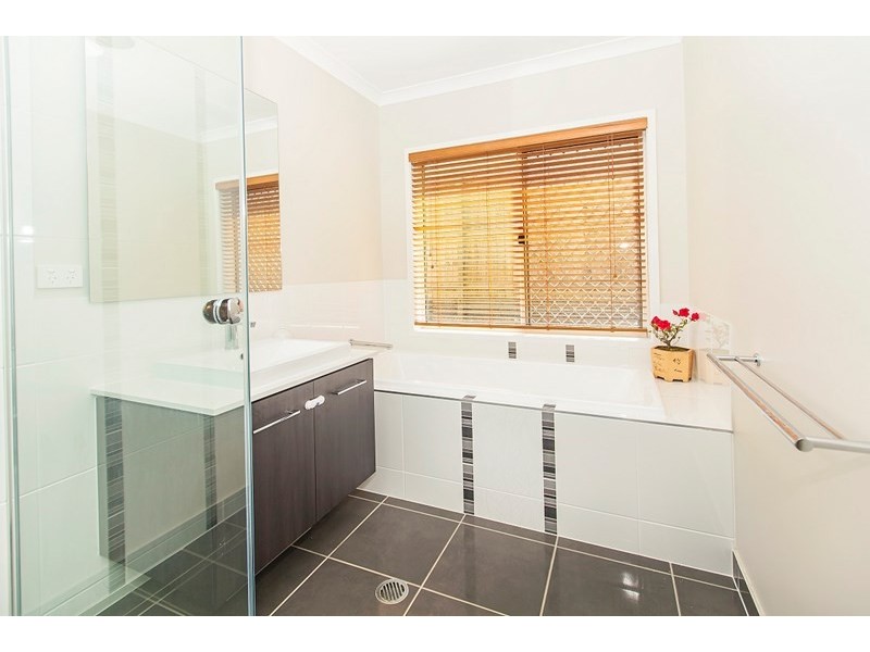 27 Wild Iris Terrace, Springfield Lakes QLD 4300