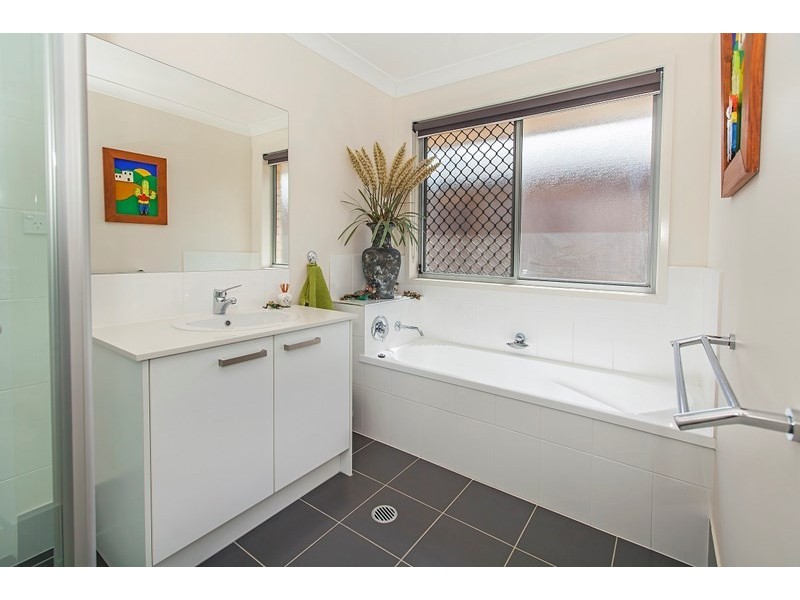 28 Dillon Avenue, Augustine Heights QLD 4300