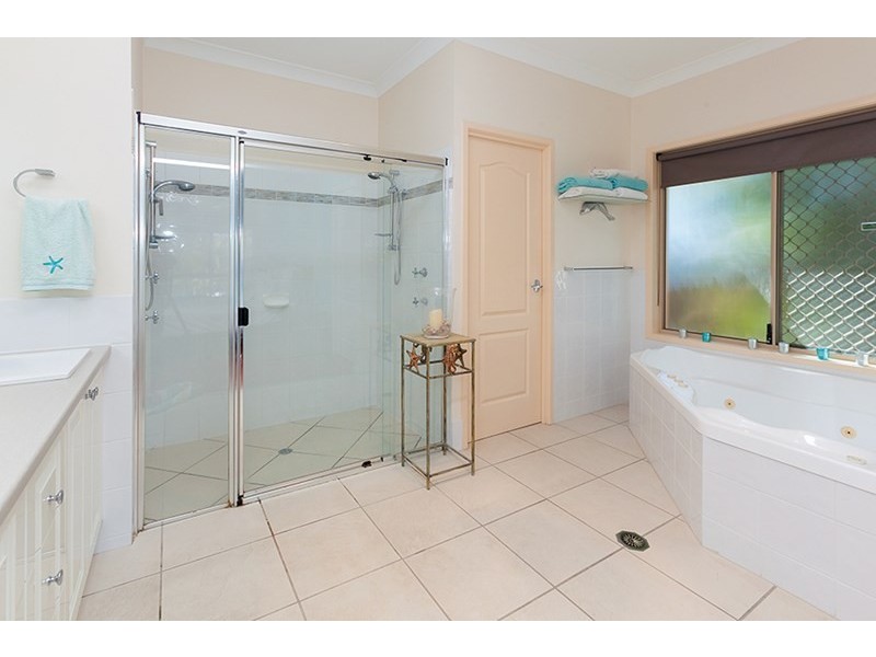 6 Bellevue Place, Springfield Lakes QLD 4300