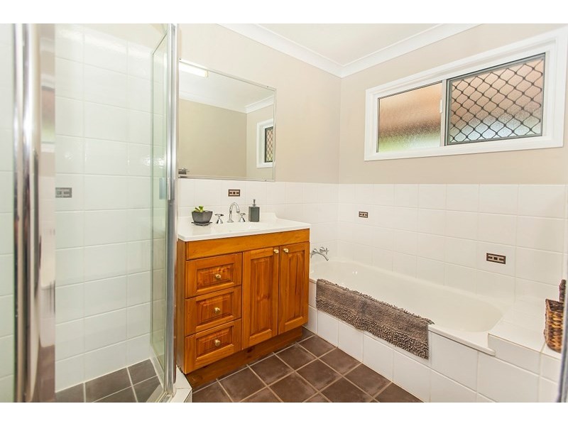 18 Dale Road, Camira QLD 4300