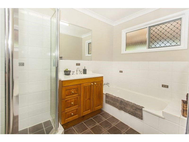 18 Dale Road, Camira QLD 4300