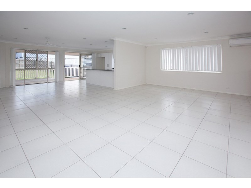 21 Shearwater Terrace, Springfield Lakes QLD 4300