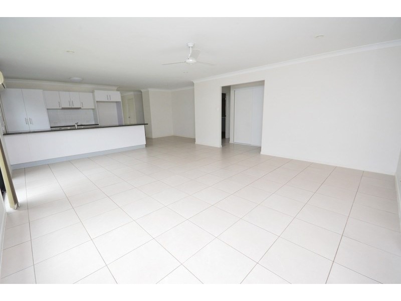 11 Den Otter Drive, Bellbird Park QLD 4300