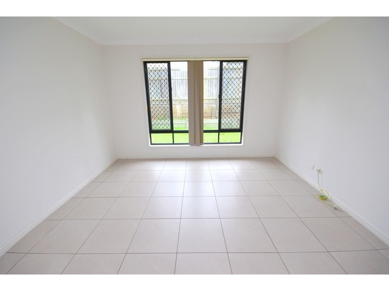 11 Den Otter Drive, Bellbird Park QLD 4300