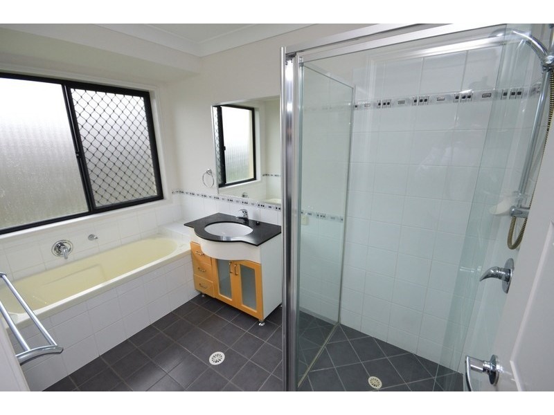 11 Den Otter Drive, Bellbird Park QLD 4300