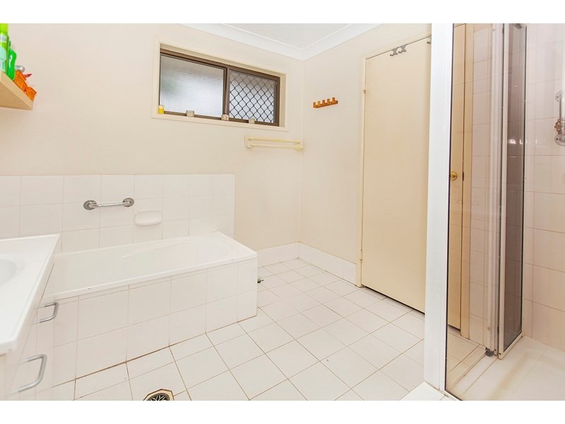 1 Rosa Court, Camira QLD 4300