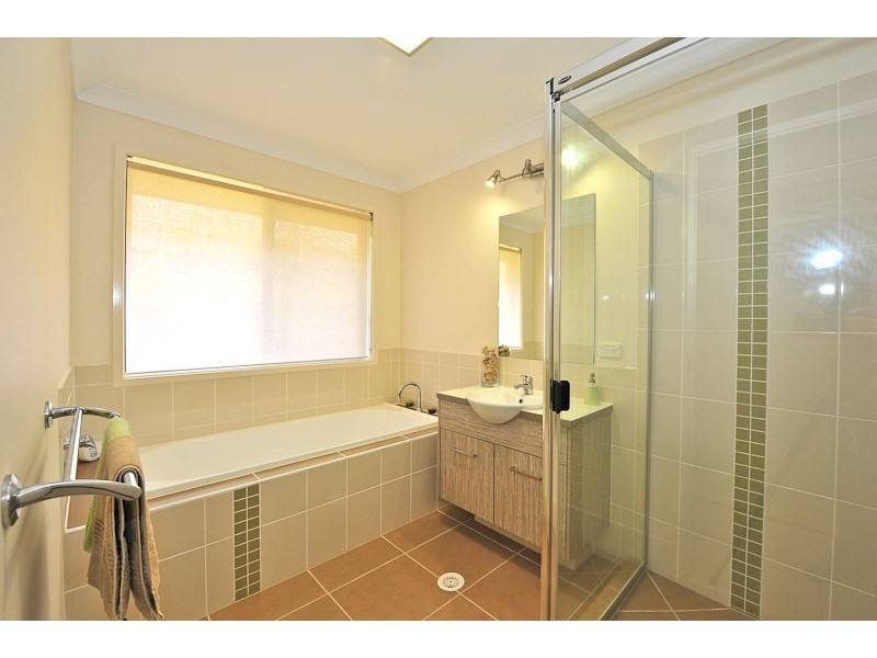 4 Riverside Crescent, Springfield Lakes QLD 4300