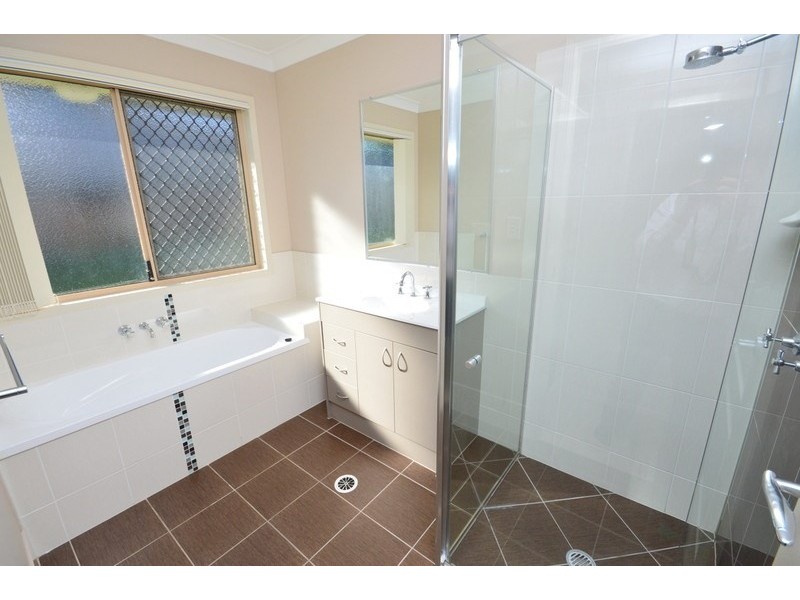 33 Dillon Avenue, Augustine Heights QLD 4300