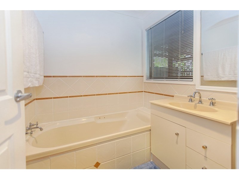 8 Wilson Drive, Camira QLD 4300