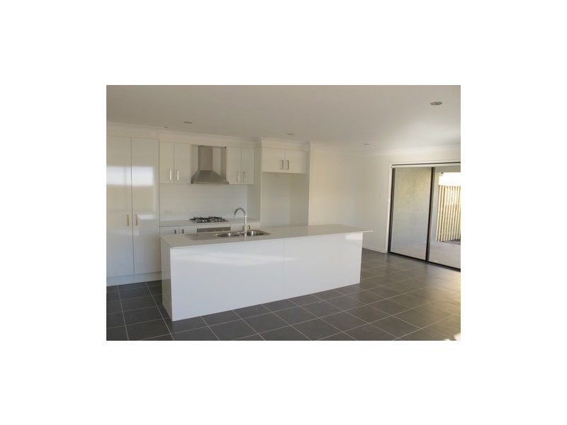 25a Catchlove Crescent, Augustine Heights QLD 4300