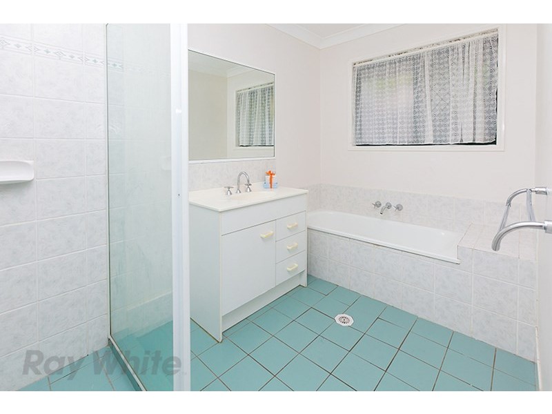 9 Crystal Court, Camira QLD 4300