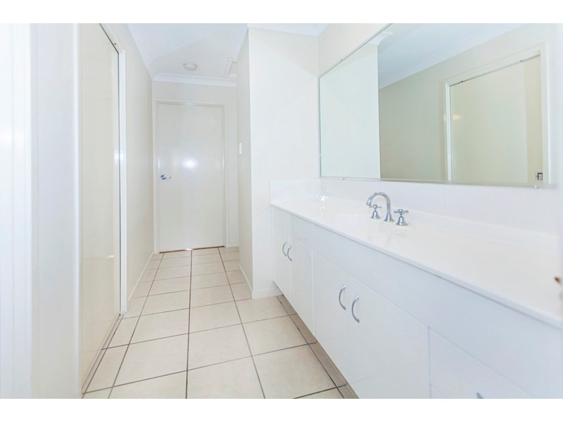 3 Greenleaf Avenue, Springfield Lakes QLD 4300