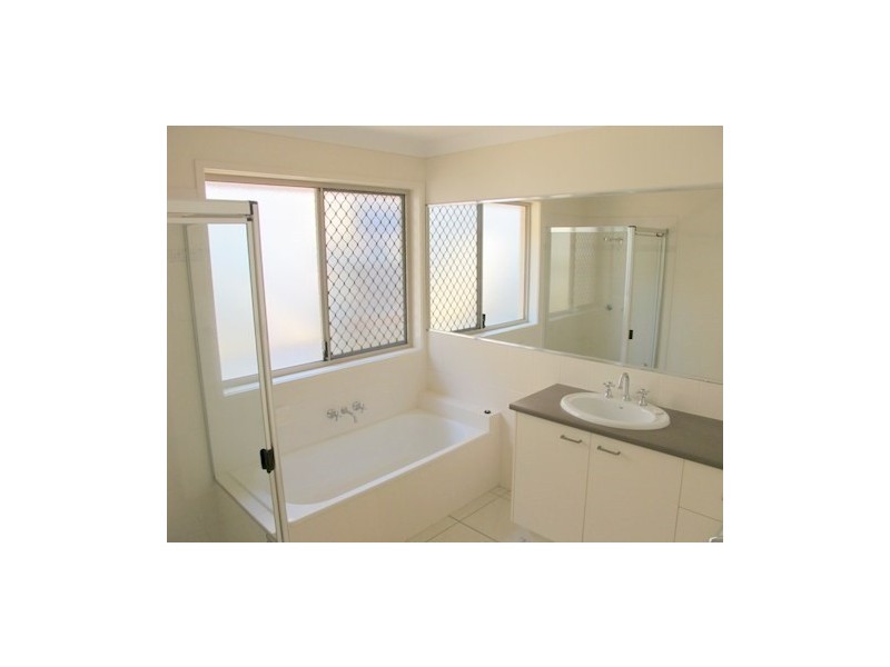 41 Viewpoint Drive, Springfield Lakes QLD 4300