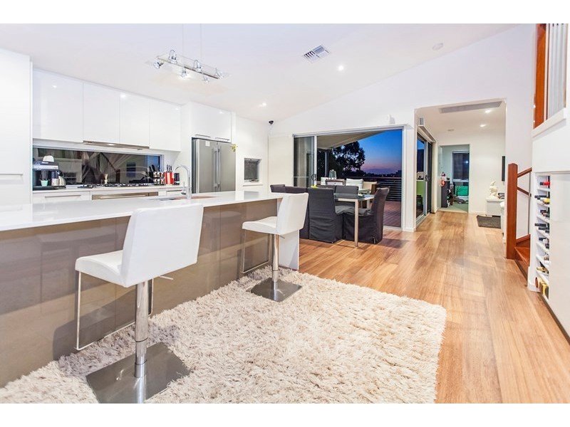 8 Waratah Crescent, Springfield Lakes QLD 4300