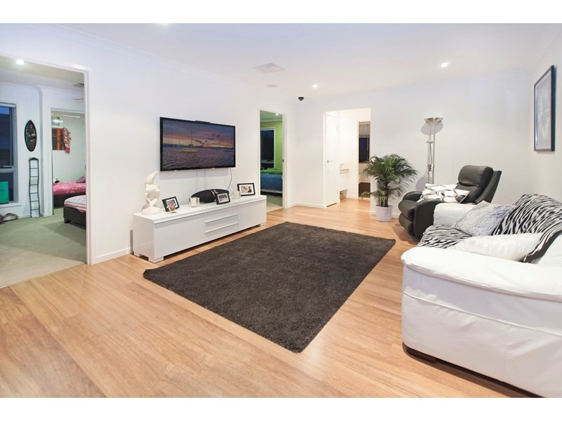 8 Waratah Crescent, Springfield Lakes QLD 4300