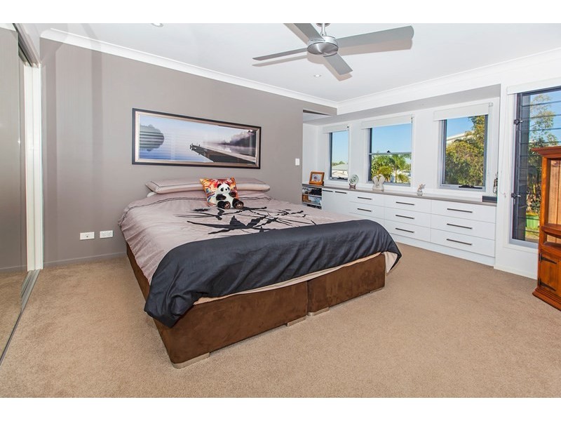 8 Waratah Crescent, Springfield Lakes QLD 4300