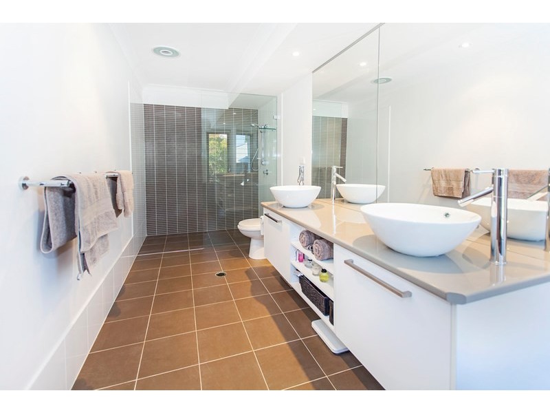 8 Waratah Crescent, Springfield Lakes QLD 4300