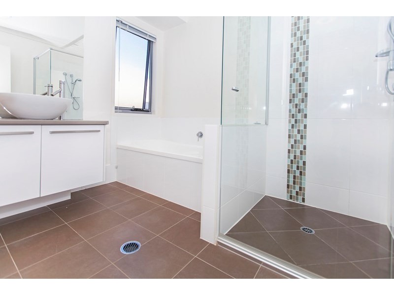 8 Waratah Crescent, Springfield Lakes QLD 4300