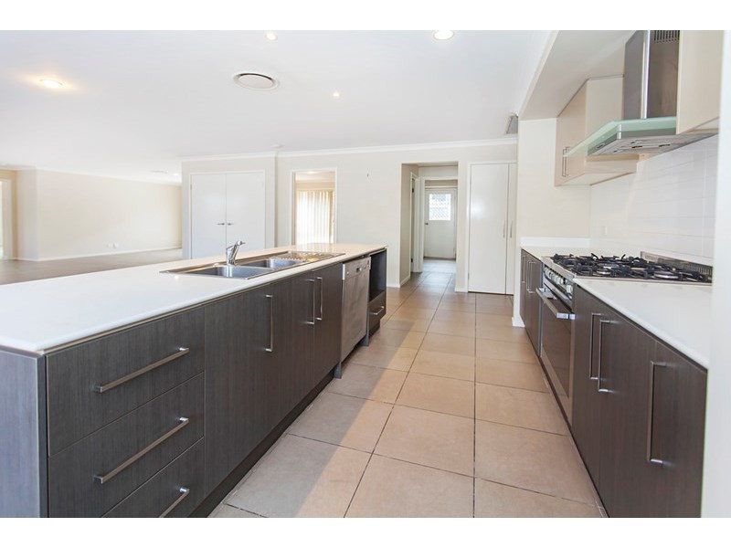18 Parkview Drive, Springfield Lakes QLD 4300