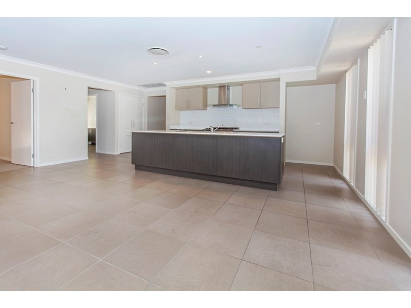 18 Parkview Drive, Springfield Lakes QLD 4300