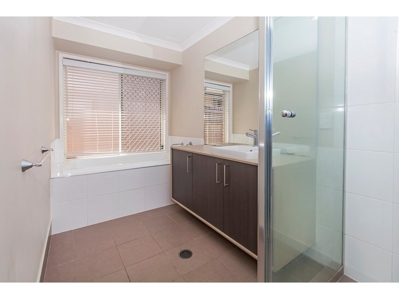 18 Parkview Drive, Springfield Lakes QLD 4300