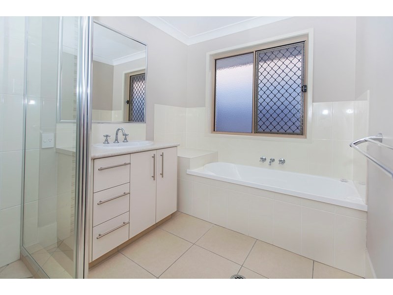 4 Everest Court, Springfield Lakes QLD 4300