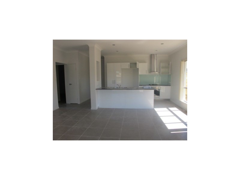 15 Lakeview Place, Springfield Lakes QLD 4300