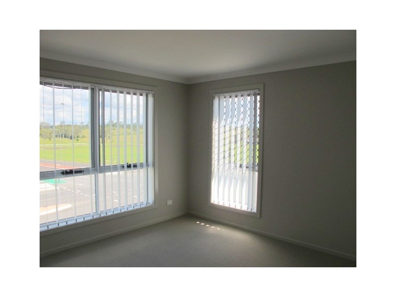 1/4 Lamington Drive, Redbank Plains QLD 4301