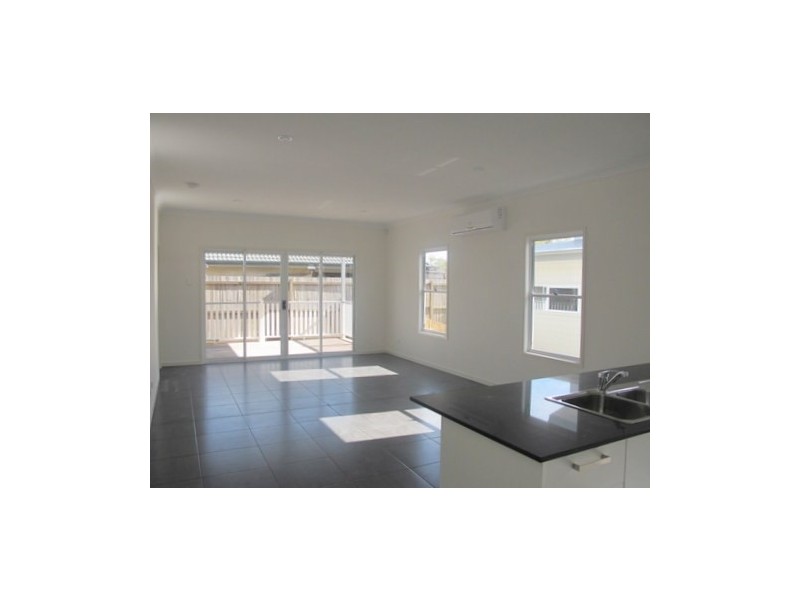 40 Rosella Crescent, Springfield Lakes QLD 4300