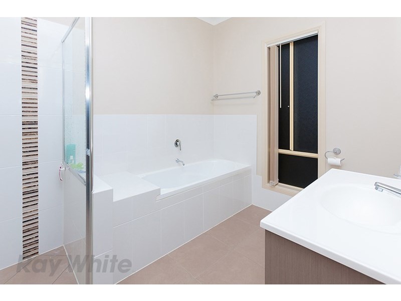 4 Clearpoint Way, Springfield Lakes QLD 4300