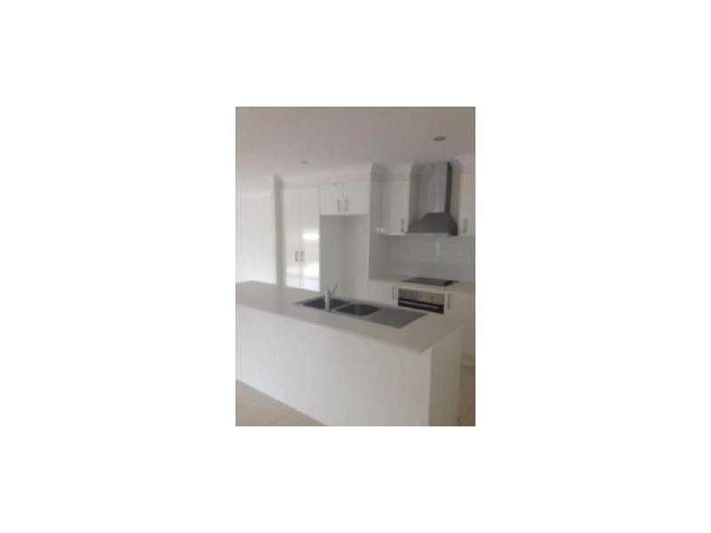 8 Gordon Drive, Bellbird Park QLD 4300