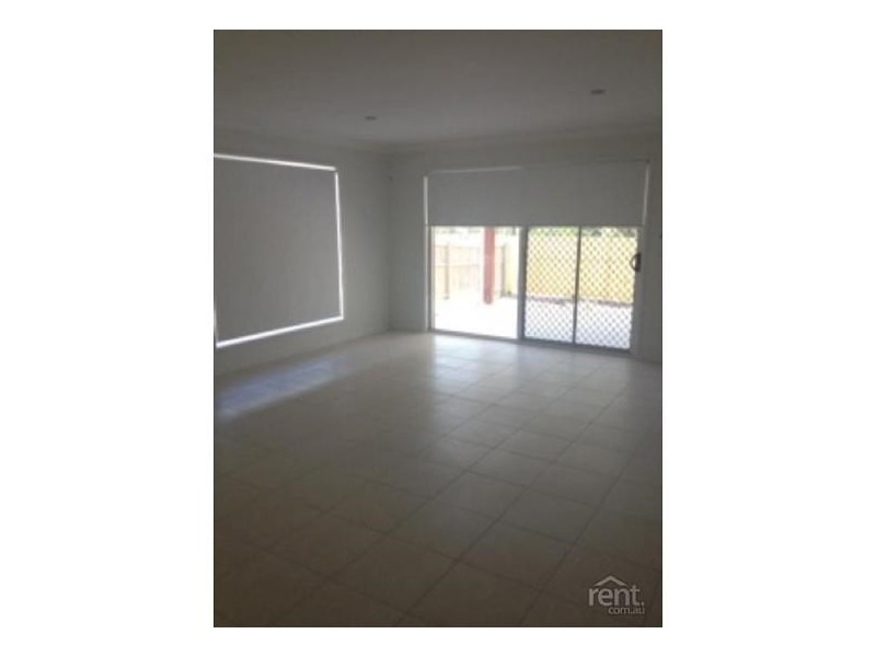 8 Gordon Drive, Bellbird Park QLD 4300