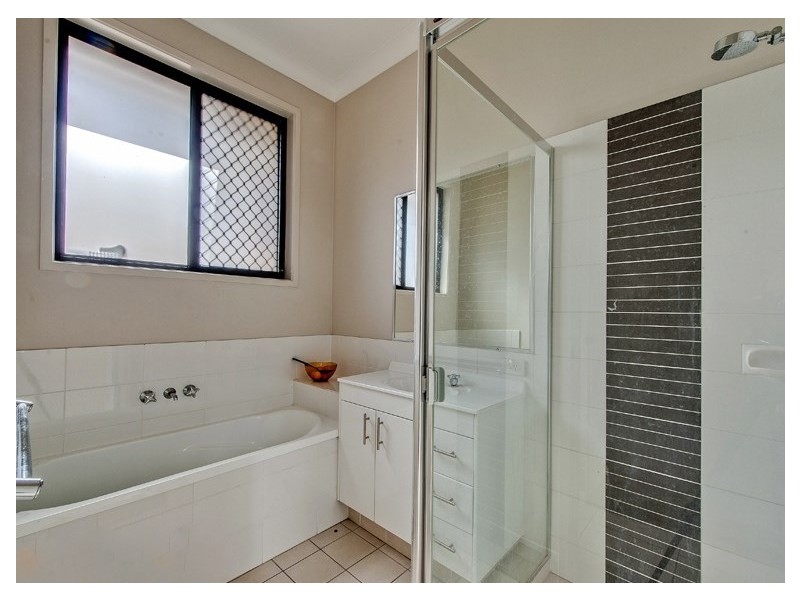 4 Treeview Lane, Springfield Lakes QLD 4300