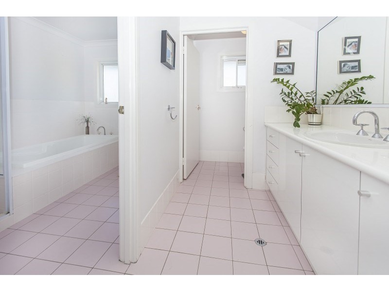 6 Nerrina Court, Karana Downs QLD 4306