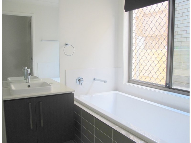 56 Geranium Drive, Springfield Lakes QLD 4300