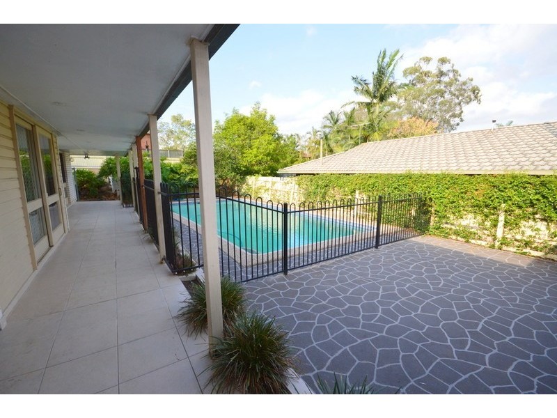 20 Glen Frew Street, Kenmore QLD 4069