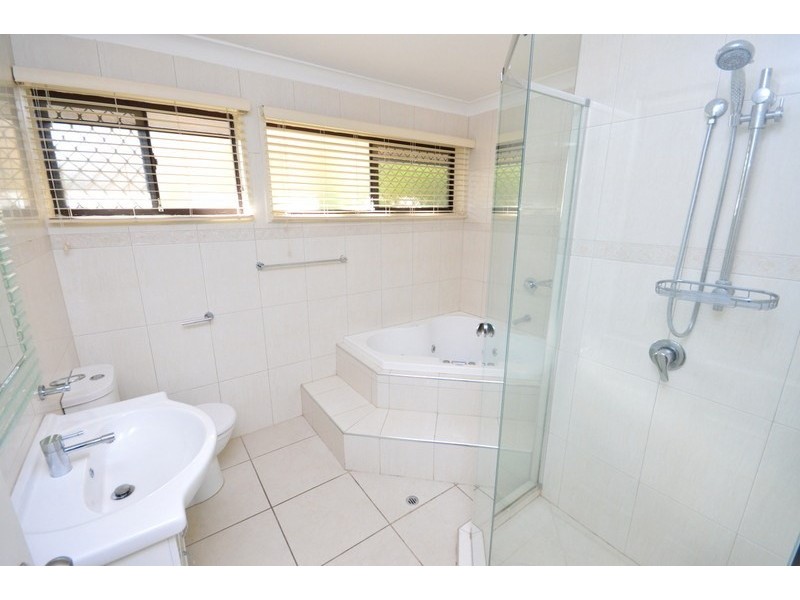 20 Glen Frew Street, Kenmore QLD 4069