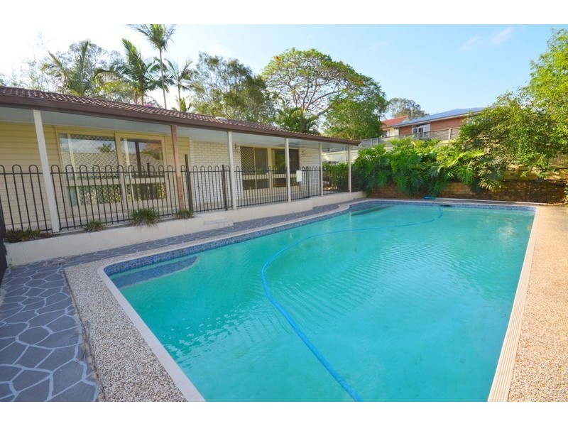 20 Glen Frew Street, Kenmore QLD 4069