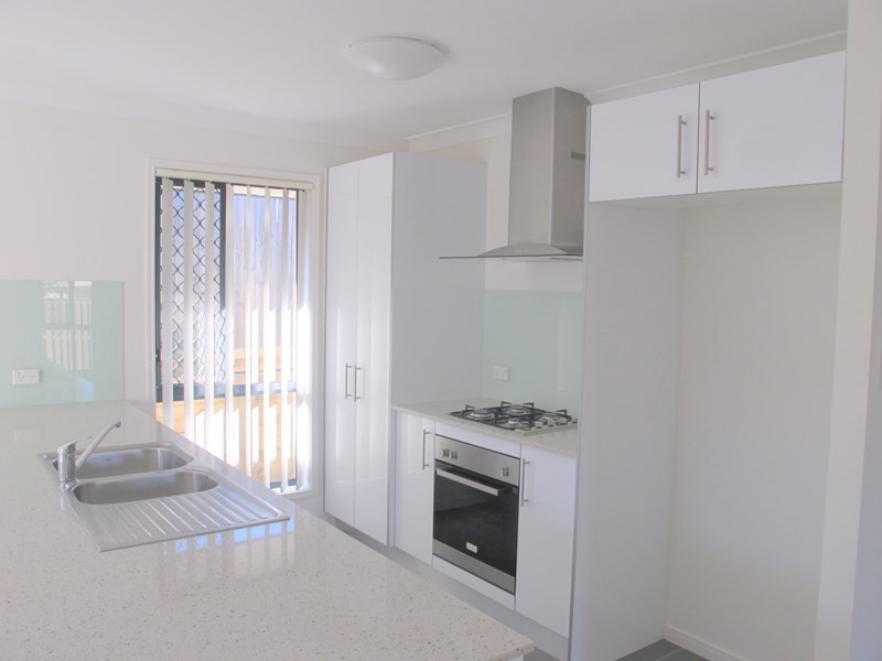 2 Cornelius Drive, Augustine Heights QLD 4300