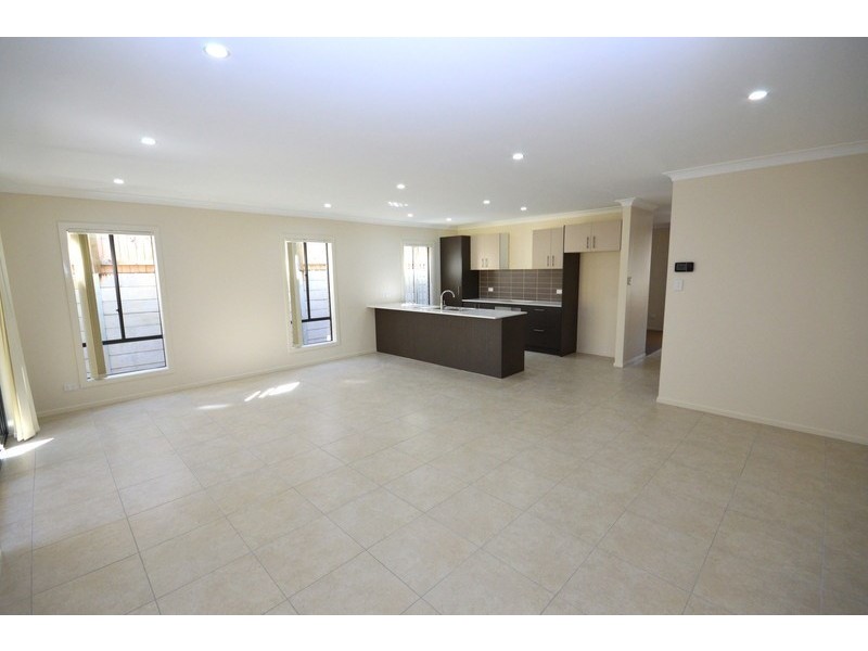 11 Poppy Crescent, Springfield Lakes QLD 4300