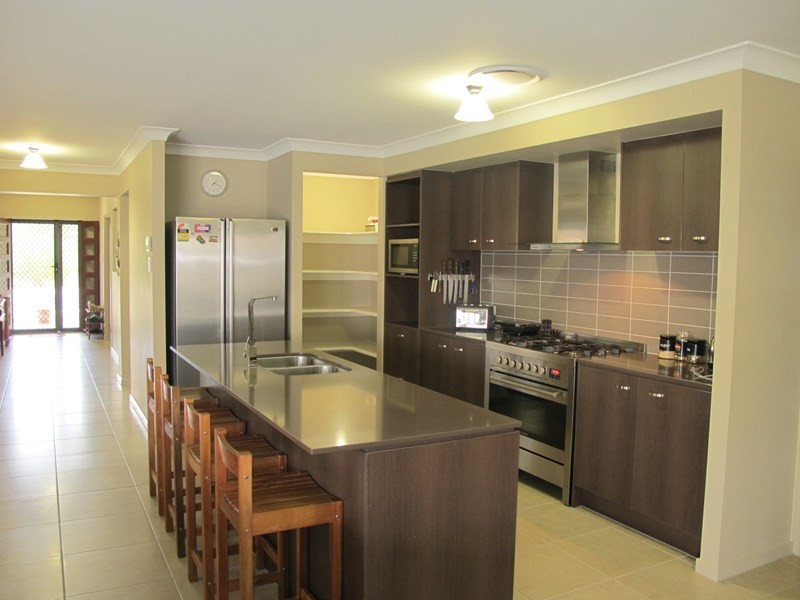 33 Benezet Drive, Augustine Heights QLD 4300