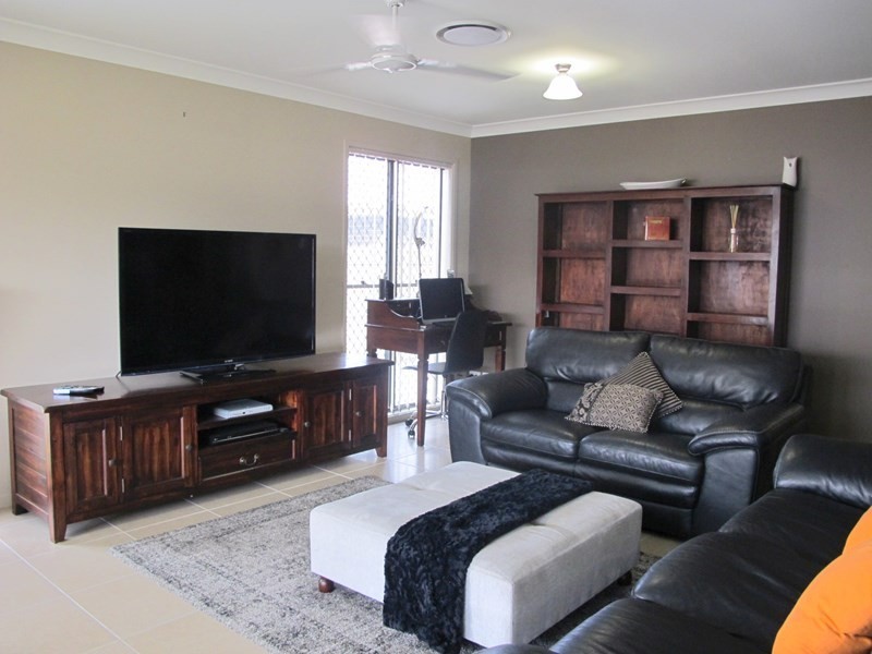 33 Benezet Drive, Augustine Heights QLD 4300