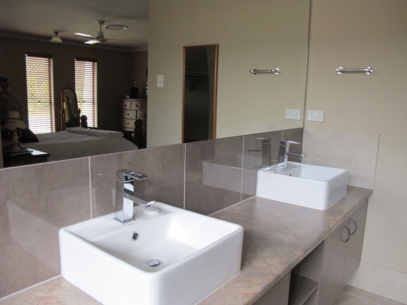 33 Benezet Drive, Augustine Heights QLD 4300