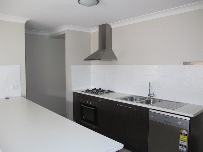 10 Anne Street, Augustine Heights QLD 4300