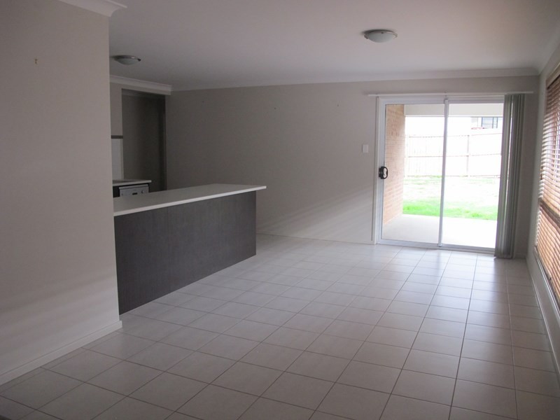 10 Anne Street, Augustine Heights QLD 4300