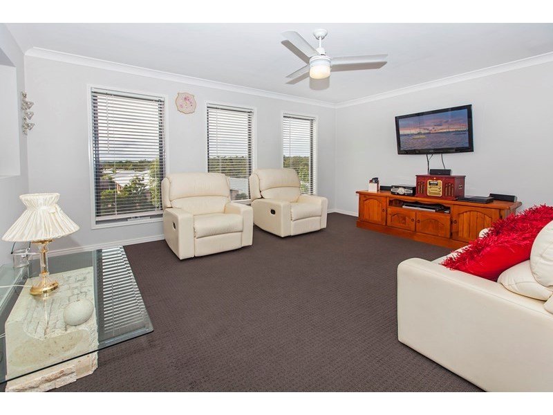 7 Hillsborough Place, Springfield Lakes QLD 4300